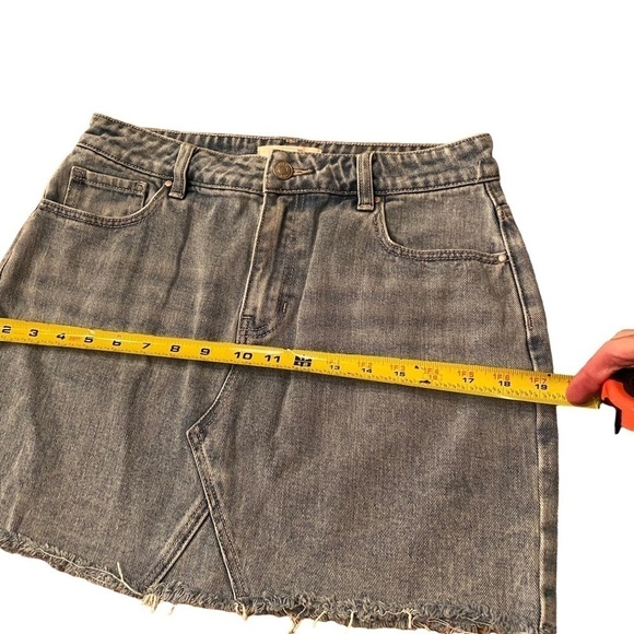Pacsun Frayed Hem Denim Mini Skirt Size 28 - Picture 4 of 8